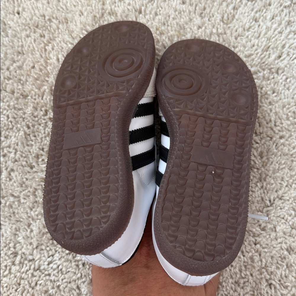 Youth Adidas Samba White and Black shoes - Picture 4 of 5